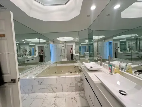 3900 Island Boulevard Aventura FL 33160