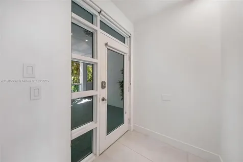 7918 Harbour Island Drive North Bay Village FL 33141