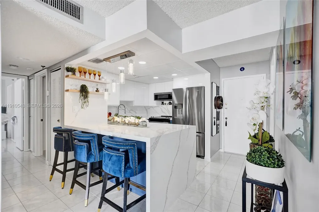 9686 Fontainebleau Boulevard Miami FL 33172