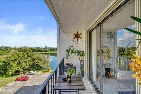 9686 Fontainebleau Boulevard Miami FL 33172