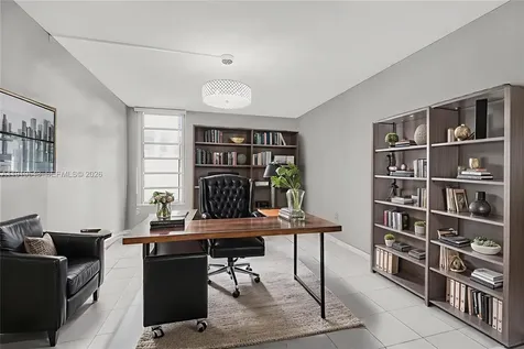 9686 Fontainebleau Boulevard Miami FL 33172