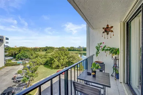 9686 Fontainebleau Boulevard Miami FL 33172