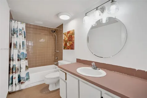 9686 Fontainebleau Boulevard Miami FL 33172