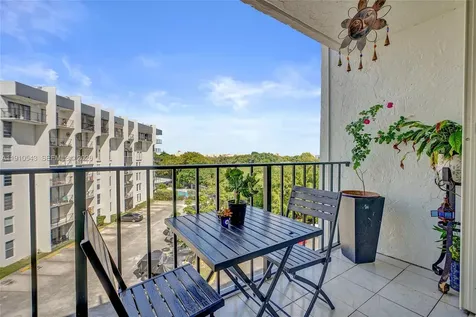 9686 Fontainebleau Boulevard Miami FL 33172