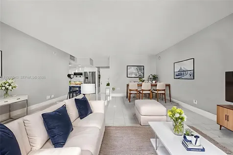 9686 Fontainebleau Boulevard Miami FL 33172