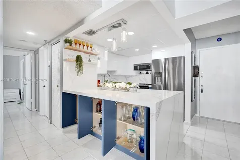 9686 Fontainebleau Boulevard Miami FL 33172
