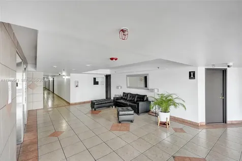 9686 Fontainebleau Boulevard Miami FL 33172