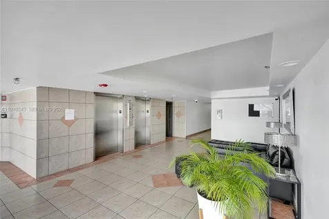 9686 Fontainebleau Boulevard Miami FL 33172