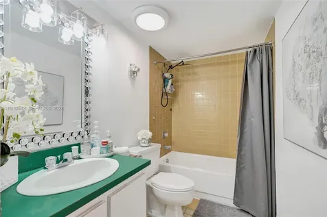 9686 Fontainebleau Boulevard Miami FL 33172