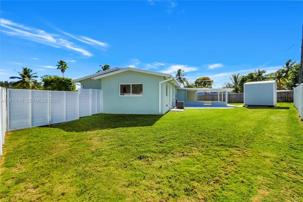 9851 Jamaica Drive Cutler Bay FL 33189