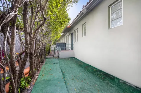 282 NW 41st Avenue Miami FL 33126