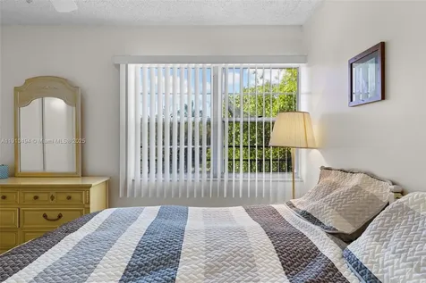 1087 Forest Lakes Drive Naples FL 34105
