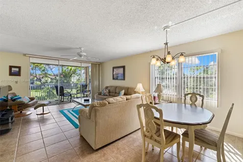 1087 Forest Lakes Drive Naples FL 34105