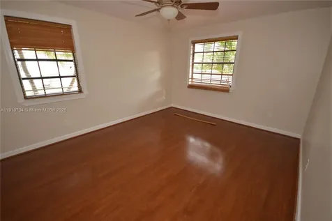 2119 Nova Village Drive Davie FL 33317