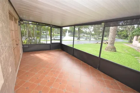 2119 Nova Village Drive Davie FL 33317