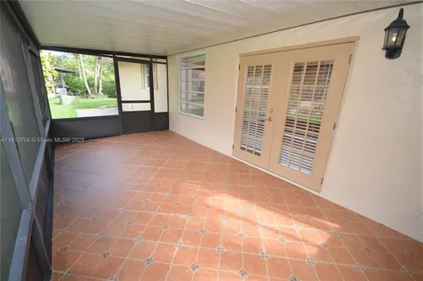 2119 Nova Village Drive Davie FL 33317