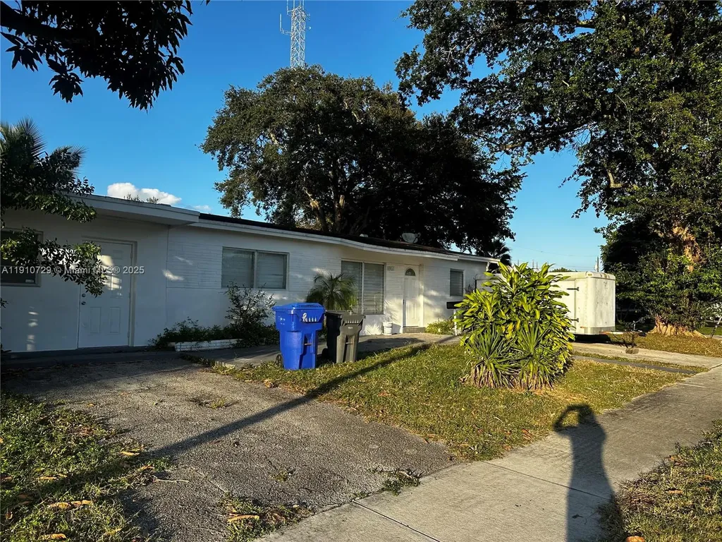 6901 Thomas Street Hollywood FL 33024