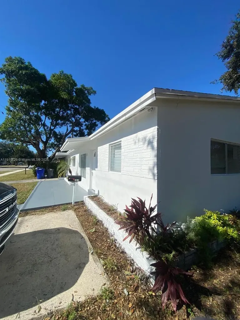 6901 Thomas Street Hollywood FL 33024