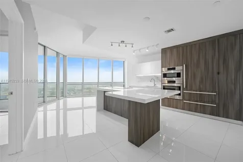 851 NE 1st Avenue Miami FL 33132