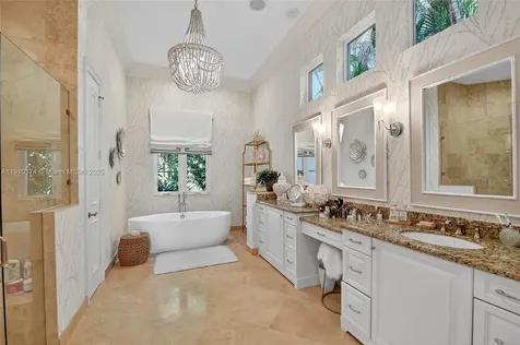 678 Hermitage Circle Palm Beach Gardens FL 33410