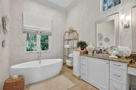 678 Hermitage Circle Palm Beach Gardens FL 33410