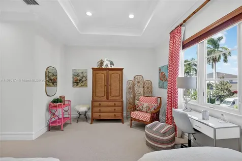 678 Hermitage Circle Palm Beach Gardens FL 33410