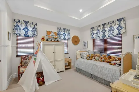 678 Hermitage Circle Palm Beach Gardens FL 33410