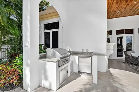 678 Hermitage Circle Palm Beach Gardens FL 33410