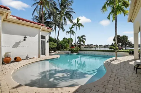 678 Hermitage Circle Palm Beach Gardens FL 33410