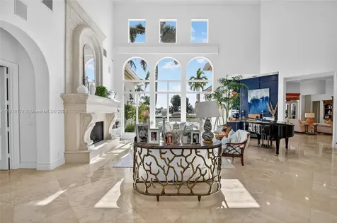 678 Hermitage Circle Palm Beach Gardens FL 33410