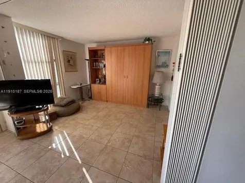 3625 N Country Club Drive Aventura FL 33180