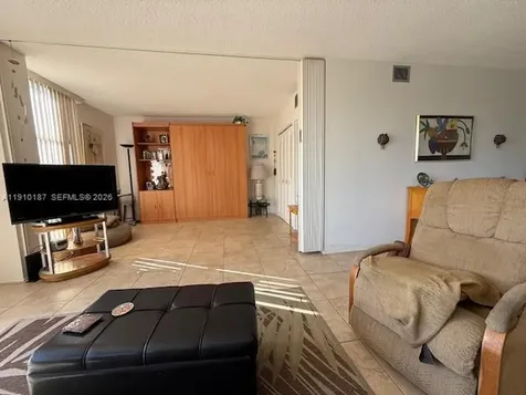 3625 N Country Club Drive Aventura FL 33180
