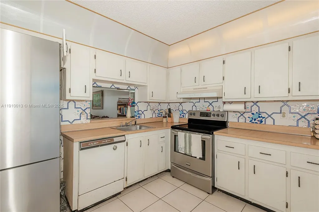 2800 Somerset Drive Lauderdale Lakes FL 33311
