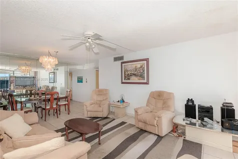 2800 Somerset Drive Lauderdale Lakes FL 33311