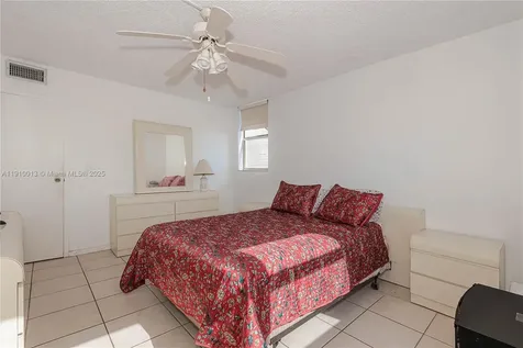2800 Somerset Drive Lauderdale Lakes FL 33311