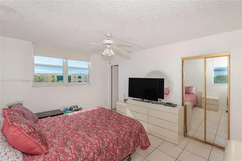 2800 Somerset Drive Lauderdale Lakes FL 33311