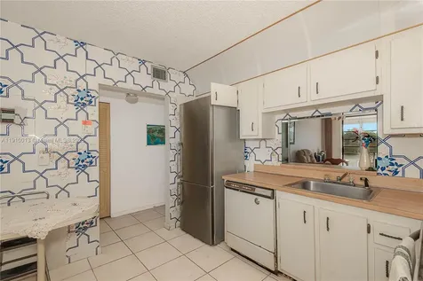 2800 Somerset Drive Lauderdale Lakes FL 33311