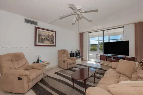 2800 Somerset Drive Lauderdale Lakes FL 33311