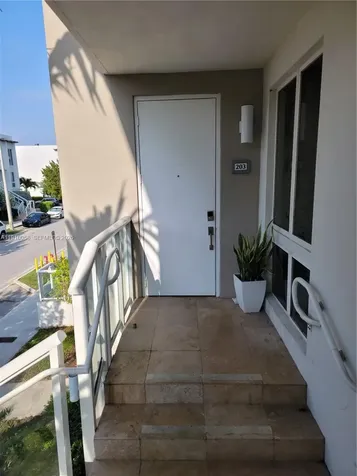 10280 NW 63rd Terrace Doral FL 33178