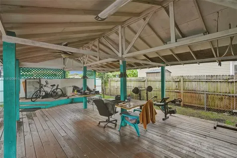 652 SE 8th Street Hialeah FL 33010