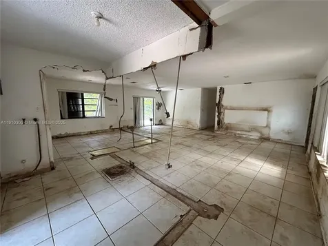 10441 SW 48th Street Miami FL 33165