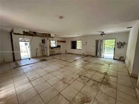 10441 SW 48th Street Miami FL 33165