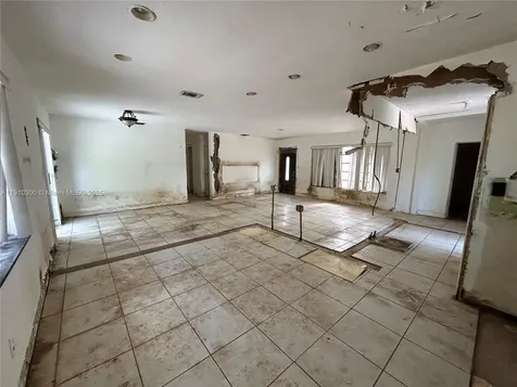 10441 SW 48th Street Miami FL 33165