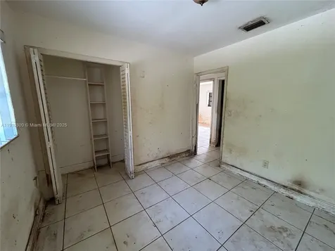 10441 SW 48th Street Miami FL 33165