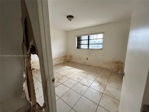 10441 SW 48th Street Miami FL 33165