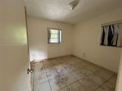 10441 SW 48th Street Miami FL 33165