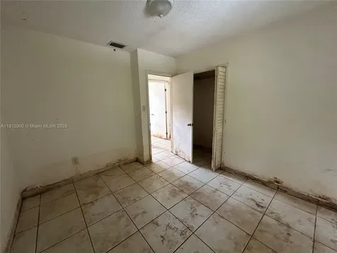 10441 SW 48th Street Miami FL 33165