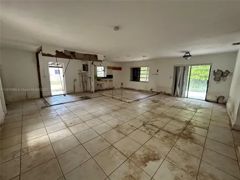 10441 SW 48th Street Miami FL 33165