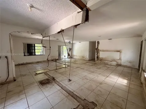 10441 SW 48th Street Miami FL 33165