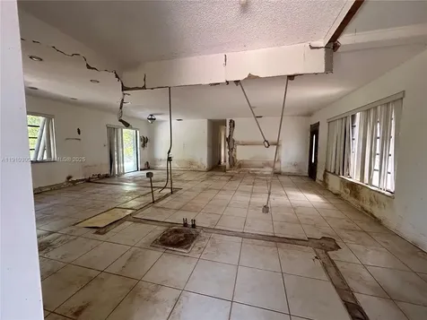 10441 SW 48th Street Miami FL 33165